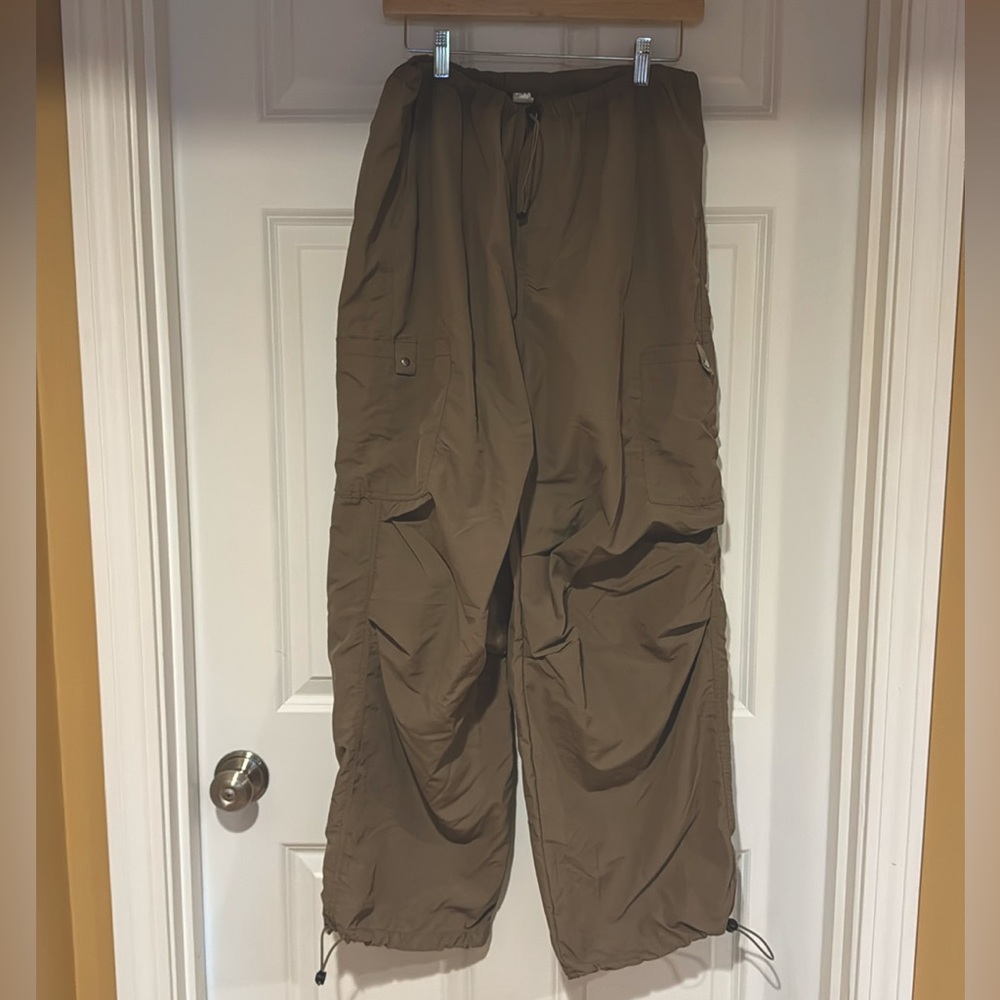 NWT H&M Taupe Parachute Pants Size Medium